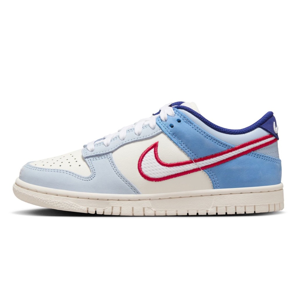 Nike Dunk Low Boy size 7 (women’s 8.5) blue and white